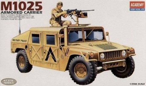 Model plastikowy m-1025 armored carrier