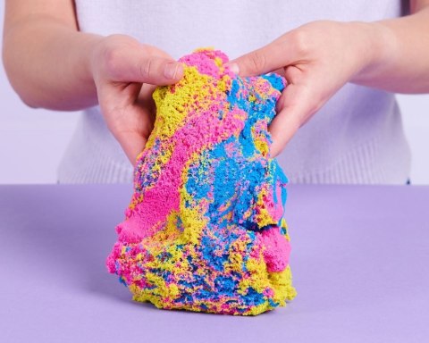 Kinetic sand zgniataj i twórz