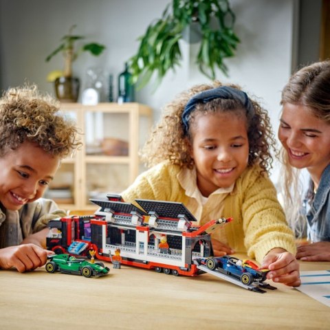 Klocki city 60445 f1 ciężarówka z bolidami rb20 i amr24 f1