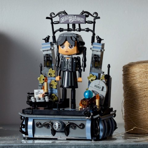 Klocki wednesday 76780 figurka wednesday addams