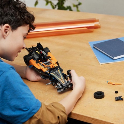 Klocki technic 42169 neom mclaren formula e race car