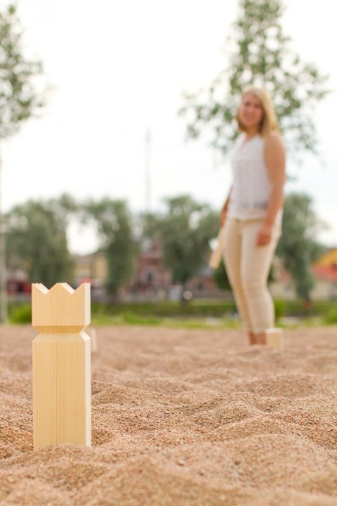 Gra kubb w kartonowym opakowaniu