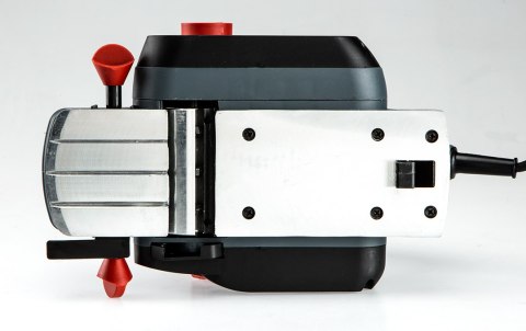 Strug 850W, głębokość strugania 3 mm, szerokość strugania 82 mm