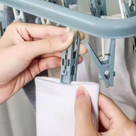 AG542C Suszarka na skarpetki 32 klip. niebieska