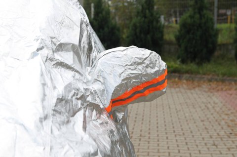 Plandeka pokrowiec na samochód - rozmiar l amio-01111